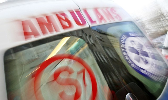 Wypadek w Raciborzu: 3-letnia dziewczynka została przewieziona do szpitala po tym, jak wbiegła pod koła samochodu