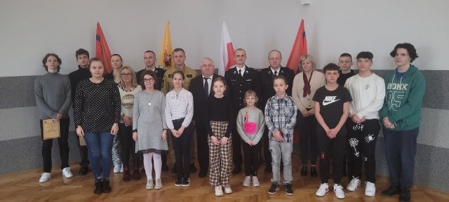 W Ożarowie odbyły się eliminacje miejsko-gminne Ogólnopolskiego Turnieju Wiedzy Pożarniczej "Młodzież Zapobiega Pożarom".