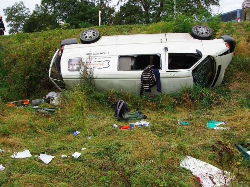 Wypadek busa pod Myśliborzem. Trzech pasażerów jest rannych