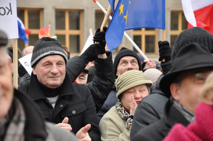 Wrocław: Komitet Obrony Demokracji znów na placu Solnym