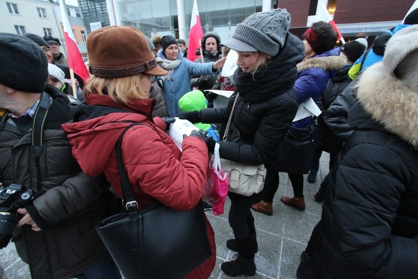 Protest w Kielcach przeciwko rządowi: -  To już przechodzi wszelkie granice