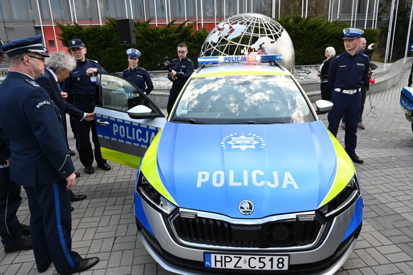 Tak prezentują się nowe radiowozy policji. Premiera miała...