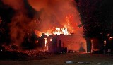 Groźny pożar w gminie Nowa Karczma. W Grabowska Huta paliły się budynki, zginęły zwierzęta. Straty oszacowano na 200 tys. zł  [17.06.2022]