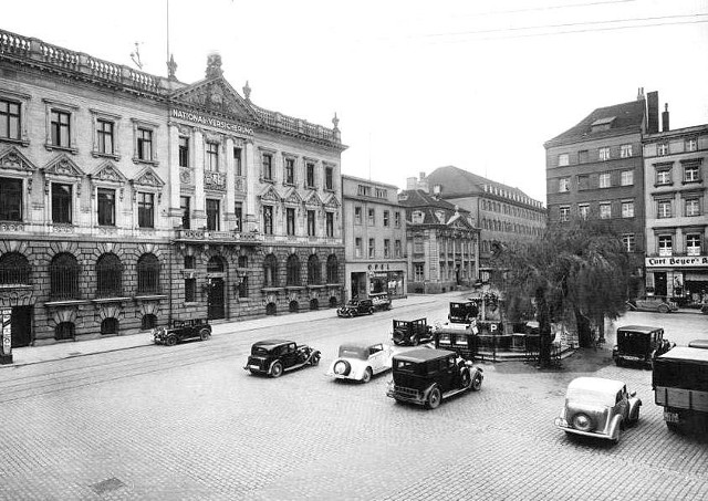 Plac Orła Białego z końca lat 30. XX wieku.