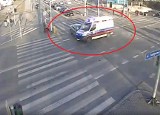 Wypadek karetki na skrzyżowaniu Drogi Męczenników Majdanka i ul. Fabrycznej w Lublinie. Zobacz nagranie