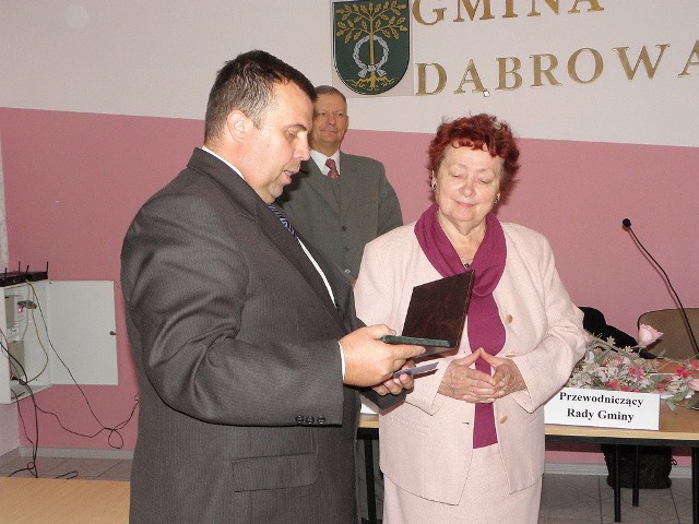 Wyróżnienie wręczył Barbarze Jaworskiej, wójt Marcin Barczykowski.