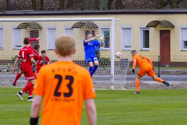 W meczu 18. kolejki IV ligi Chełminianka Chełmno przegrała na własnym boisku z ROL.KO Konojady 0:2 (0:1). Oba gole dla gości strzelił Maciej Koczur, który dwukrotnie wykorzystał rzut karny.