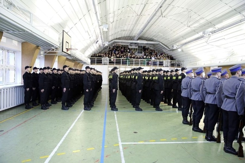 Ślubowanie nowych policjantów