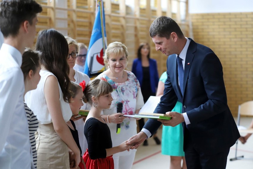 Ponad 37 tys. białostockich uczniów zakończyło rok szkolny,...