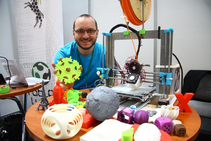Drony i drukarki 3D można było oglądać na stoisku Makerspace...