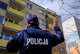 Koronawirus w Małopolsce. Sąsiad łamie kwarantannę i może zarażać. Mieszkańcy dzwonią na policję i do sanepidu