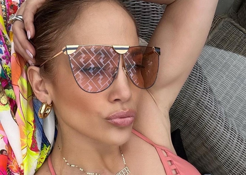 Tak wygląda 53-letnia Jennifer Lopez w kostiumie kąpielowym.