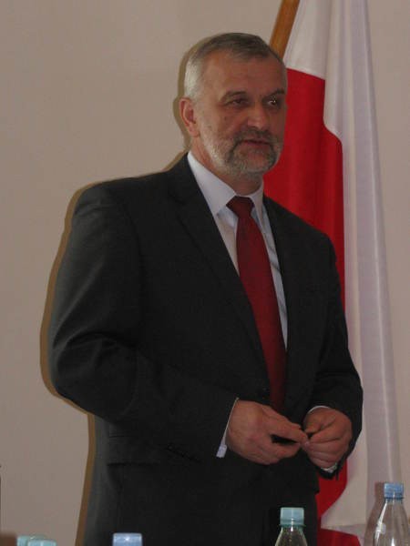 Wójt Mieczysław Pękul opowiadał o firmie, która zajmie się przygotowaniem wniosku o dofinansowanie na kolektory