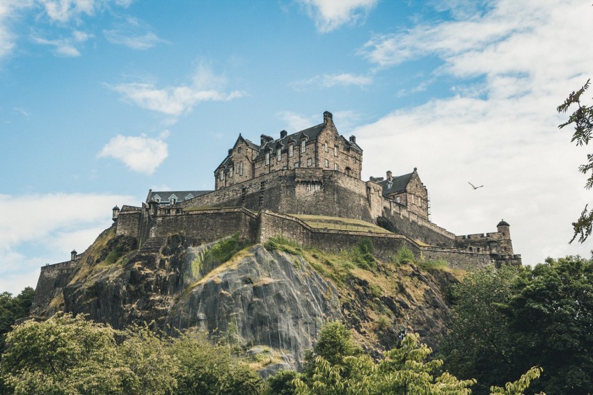 Ikoniczny zamek w Edynburgu w Szkocji cieszy się ogromnym...