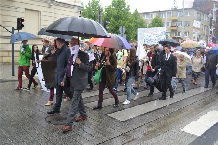 Częstochowa: Protest w obronie I Liceum Ogólnokształcącego...