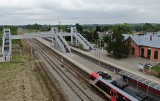 Na stacjach kolejowych w Strykowie i Głownie wybudowano kładki nad torami, parkingi i wiaty dla rowerów