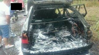Wczoraj w godzinach popołudniowych między Dębiną a Rowami spłonął samochód.