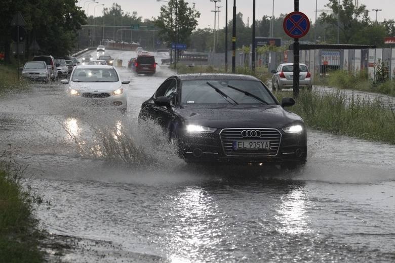 Burza w Łodzi. Rano padało i grzmiało w całym mieście