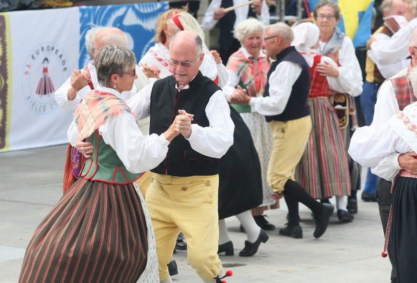 Grupa ze Szwecji zaprezentowała się na kieleckim placu...