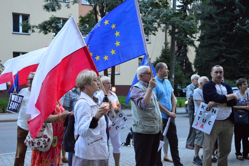 Myślenice. Zapłonęło "światełko dla sądów" [ZDJĘCIA]