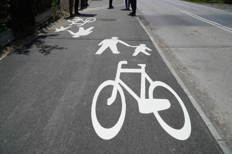 W Mostkach przy drodze powiatowej powstały chodnik i ścieżka rowerowa. Zobaczcie zdjęcia