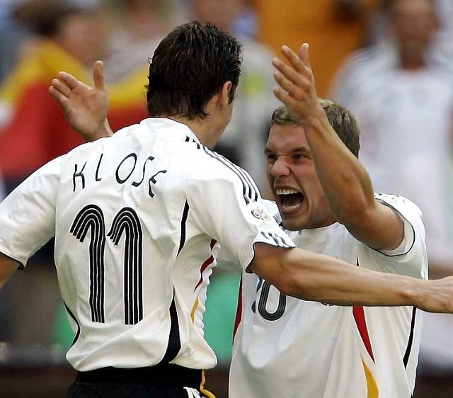 Po każdej bramce Lukas Podolski dziękował Miroslavowi Klose za wypracowane sytuacje.
