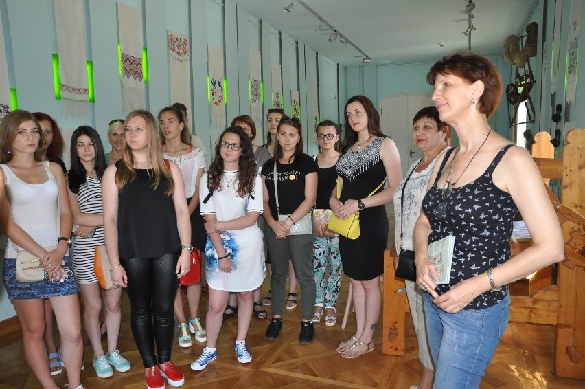 Młodzież z Ukrainy odwiedziła Muzeum w Bielsku Podlaskim [ZDJĘCIA]