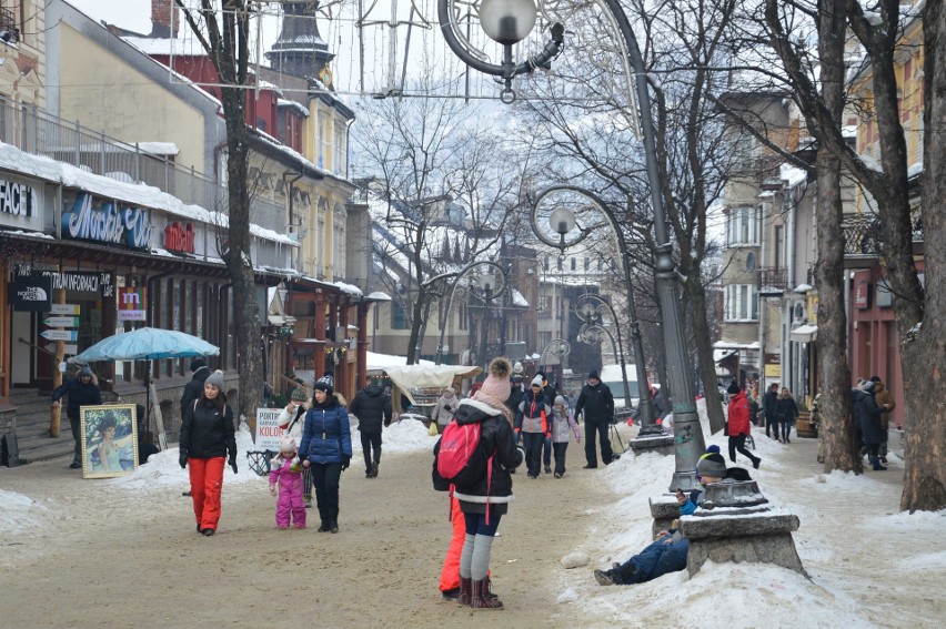 Zakopane. Krupówki pełne turystów. Warszawa zaczyna ferie [ZDJĘCIA]