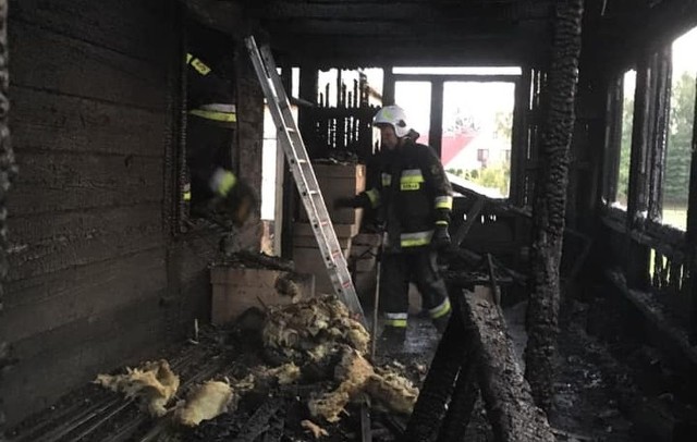 W poniedziałek, o godz. 3.42, podlascy strażacy otrzymali informację o pożarze domu przy ulicy Oskara Kolberga w Bielsku Podlaskim.