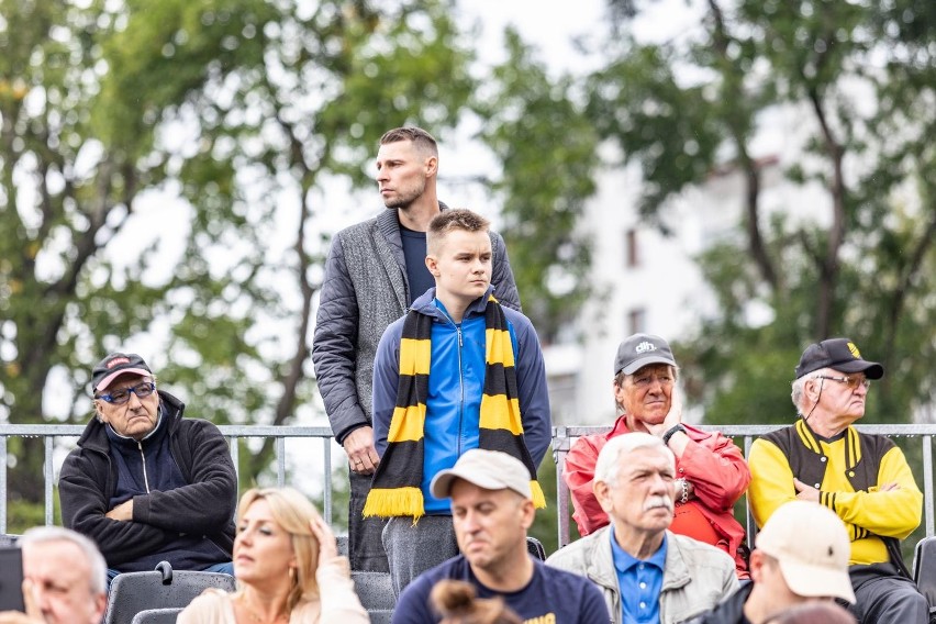 Wieczysta Kraków - Cracovia II, kibice na stadionie przy ul....