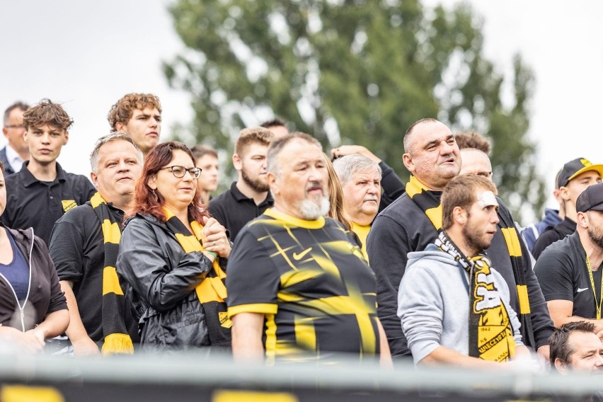 Wieczysta Kraków - Cracovia II, kibice na stadionie przy ul....