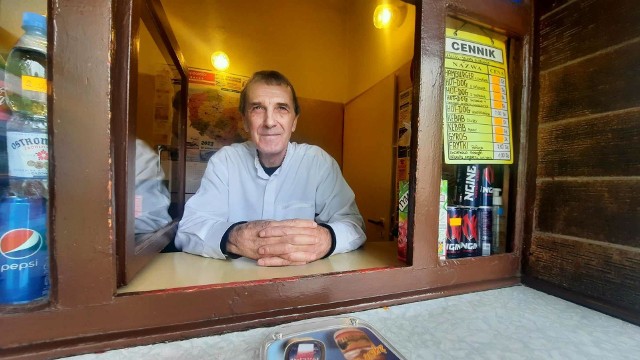 Kebson zamówił hamburgera ze "ściany" przy ul. Sikorskiego w Gorzowie. To lokal, który pan Andrzej prowadzi w tym miejscu już 35 lat.