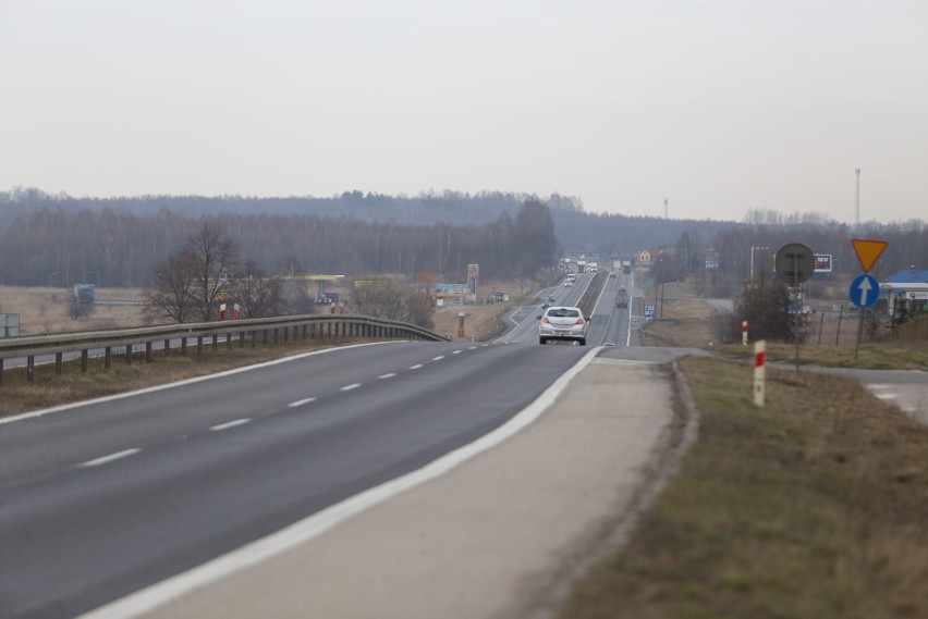 Gierkówka, czyli obecna DK 91 jest w bardzo złym stanie...