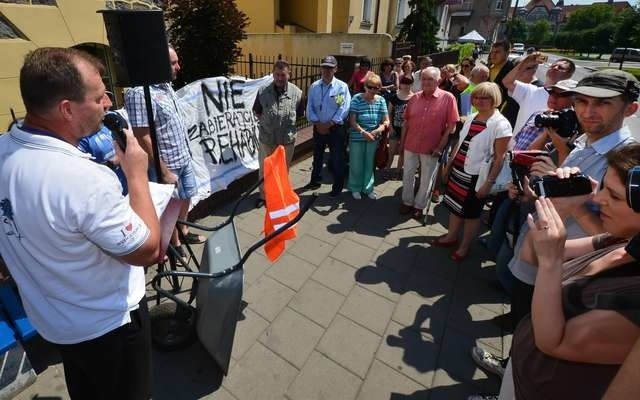 Protesty skierowane przeciwko NFZ przynoszą efekty. Fundusz zorganizował konkursy uzupełniające. Na zdjęciu manifestacja z poniedziałku