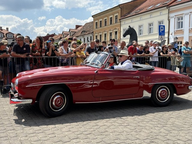 Dni Konina zostały uświetnione przez towarzyszący im Zlot Zabytkowych Mercedesów. Na placu Wolności zaprezentowało się 85 załóg.