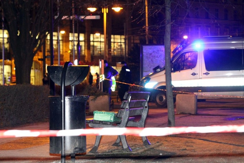 Podejrzany pakunek na ławce w centrum Wrocławia