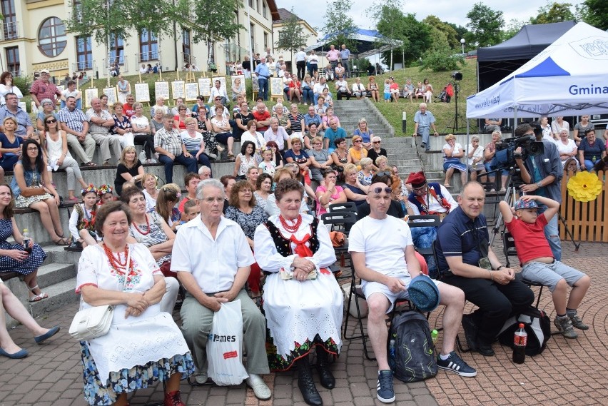 Publiczność na Festiwalu Krakowskiej Godki w amfiteatrze...