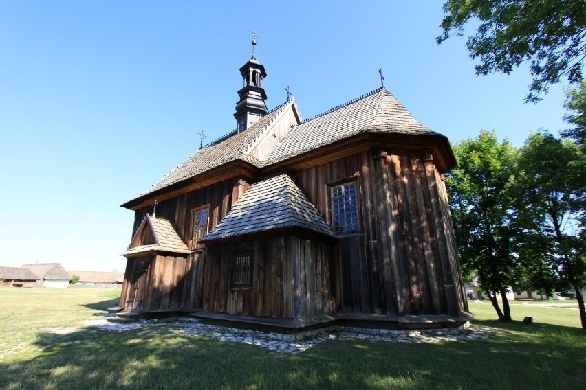 Kościół w Rogowie, który dziś znajduje się w Parku...