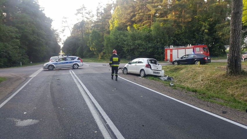 W skutek zderzenia ciężarówka uderzyła w kolejny pojazd...