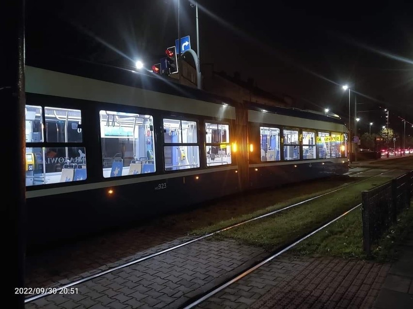 Kraków. Wykoleił się tramwaj. Uderzył w bariery