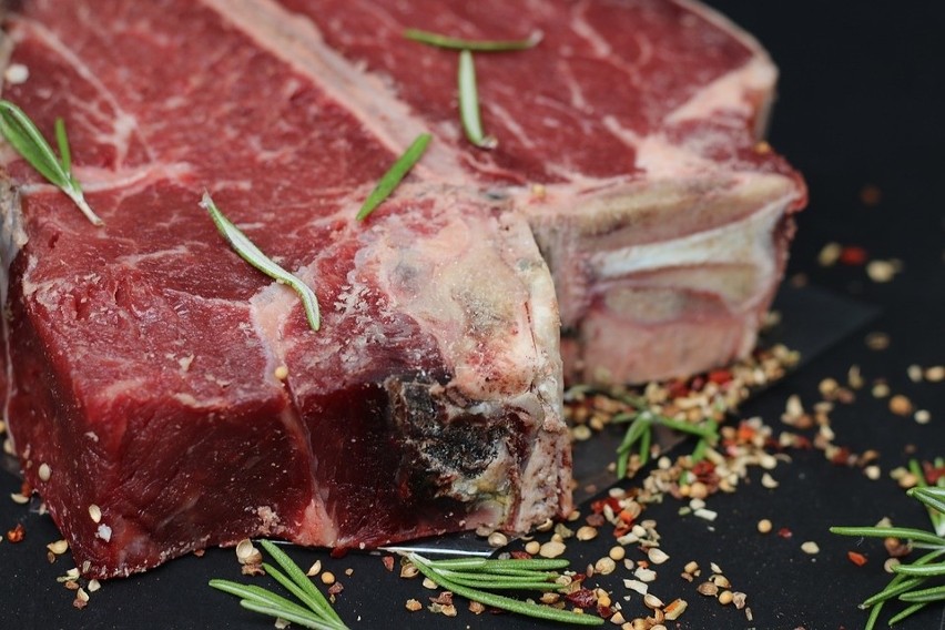 Mięso jest źródłem dobrze przyswajalnego białka, kwasów...