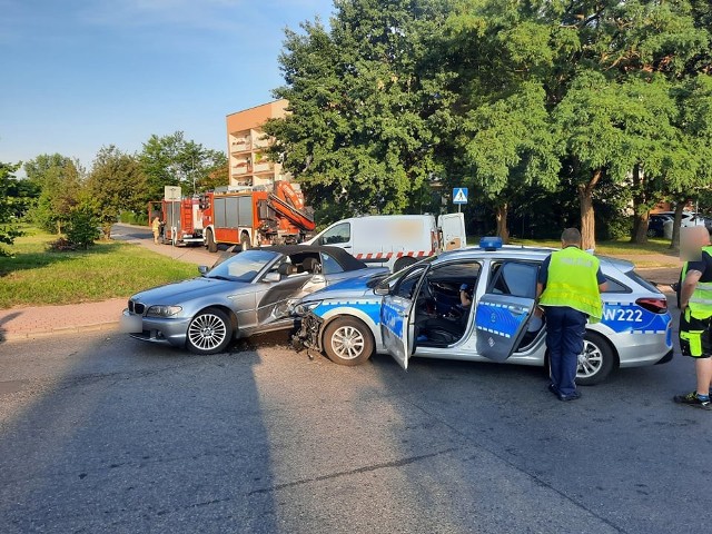 W piątkowy poranek policjanci ruszyli w pościg za kierowcą BMW.