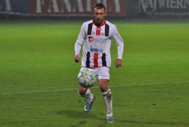 Kapitan Odry Opole Maciej Michniewicz i jego koledzy w tym sezonie prezentują efektowny futbol. Tak powinno być też dziś w blasku świateł.