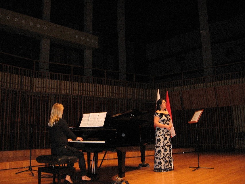 Muzyczną galę rozpoczął występ  Katarzyny Bochyńskiej -...
