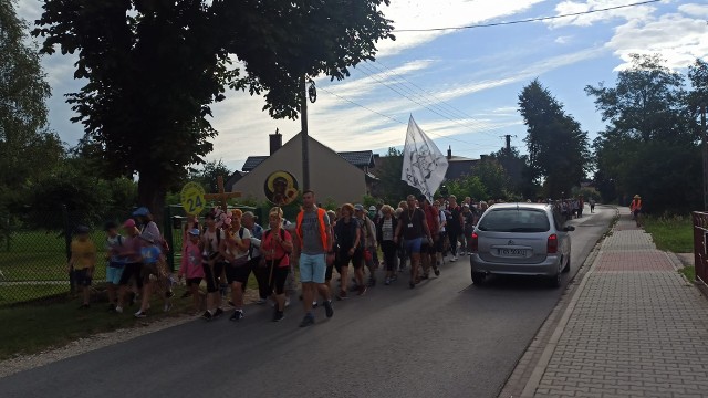 W dwóch ostatnich dniach pielgrzymi z Szydłowca pokonali prawie 50 kilometrów. Więcej na kolejnych zdjęciach.