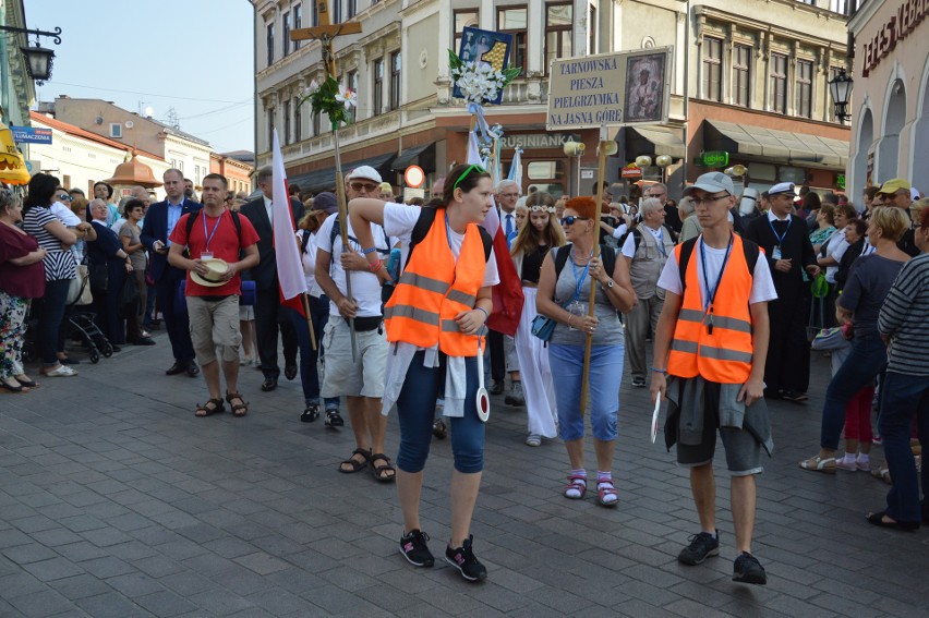 36. Piesza Pielgrzymka Tarnowska już w drodze na Jasną Górę [DUŻO ZDJĘĆ]