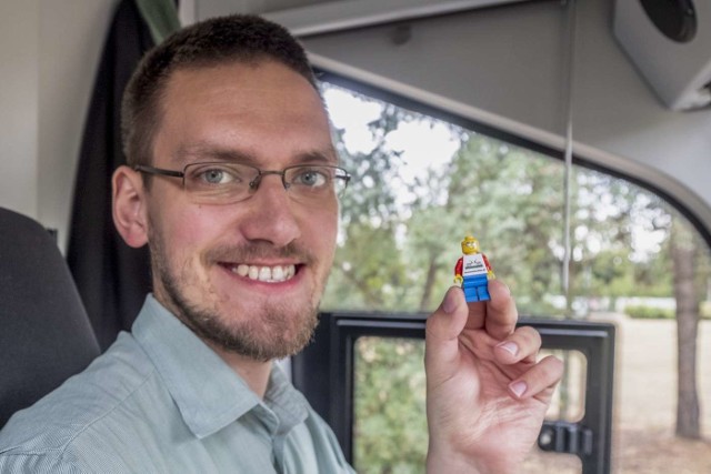 Motorniczy z Poznania, Mateusz Wawrowski, od lat buduje miasto, w którym mieszka... z klocków LEGO. 1 września w końcu pokaże innym mieszkańcom swoje makiety i zaprezentuje Poznań w miniaturze.