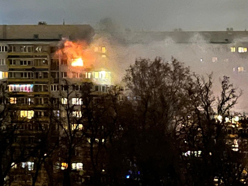 Z budynku ewakuowano 6 osób. Po ugaszeniu pożaru wróciły do...