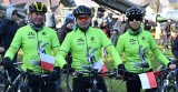 VIII Rajd "Rowerowa Niepodległa". 130 rowerzystów na trasie Zielona Góra - Drzonów. Przed Muzeum Wojskowym wszyscy odśpiewali hymn