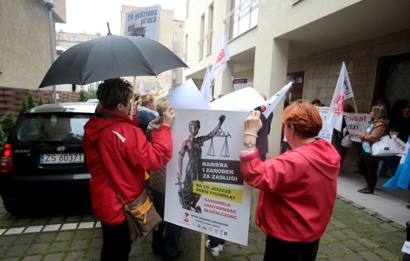 Protest pracowników szpitali grupy Nowy Szpital przed...